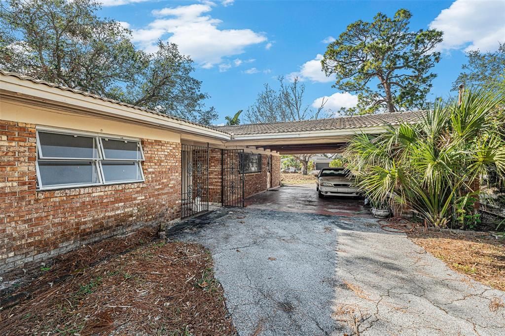 For Sale: $750,000 (4 beds, 2 baths, 1806 Square Feet)