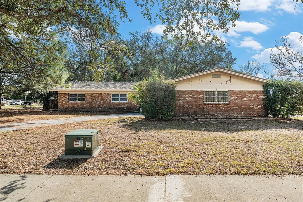 For Sale: $750,000 (4 beds, 2 baths, 1806 Square Feet)