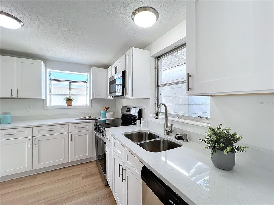 For Sale: $399,900 (2 beds, 2 baths, 1429 Square Feet)