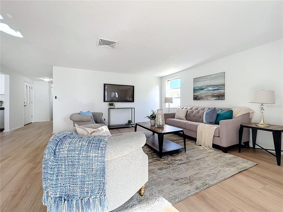 For Sale: $399,900 (2 beds, 2 baths, 1429 Square Feet)