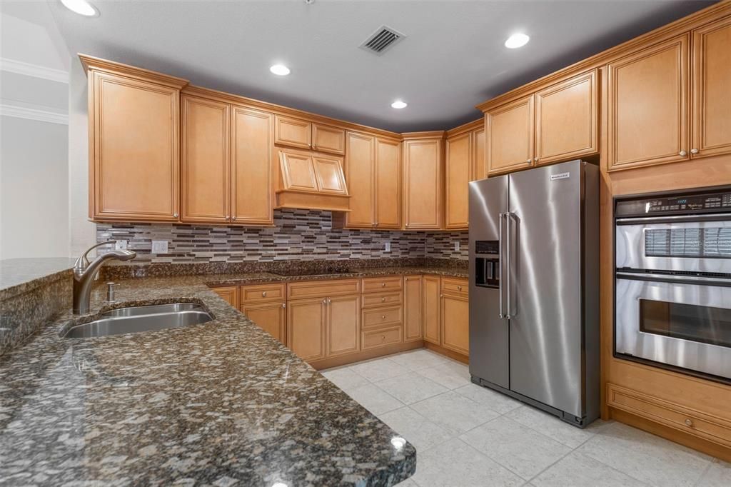 Stainless appliances & granite counters