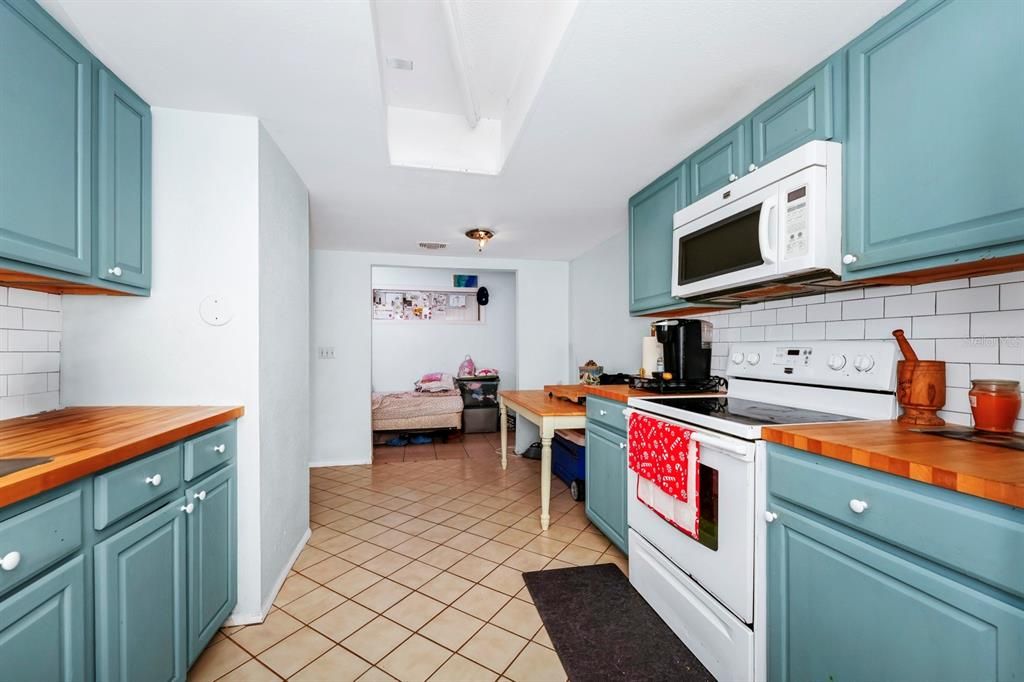 For Sale: $100,000 (2 beds, 2 baths, 1290 Square Feet)