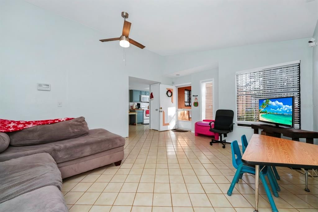 For Sale: $100,000 (2 beds, 2 baths, 1290 Square Feet)