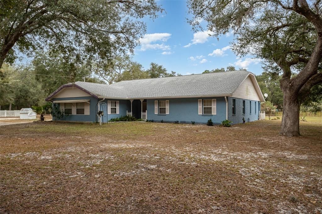 For Sale: $370,000 (3 beds, 2 baths, 3318 Square Feet)