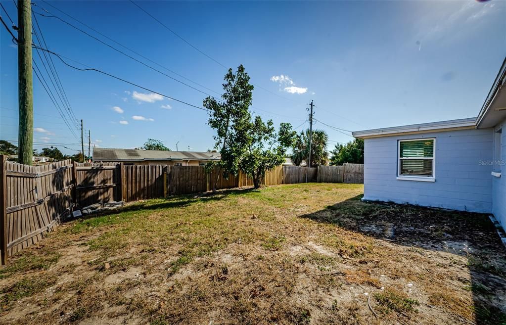 For Sale: $275,000 (3 beds, 2 baths, 1156 Square Feet)