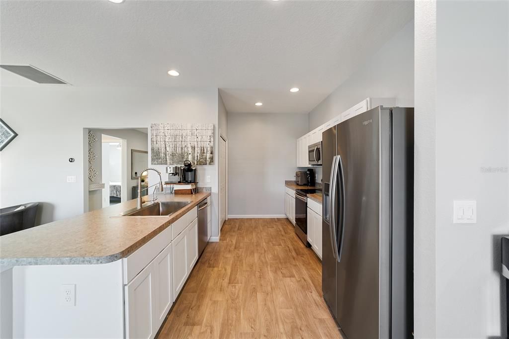 Oversized sink and lots of counter space