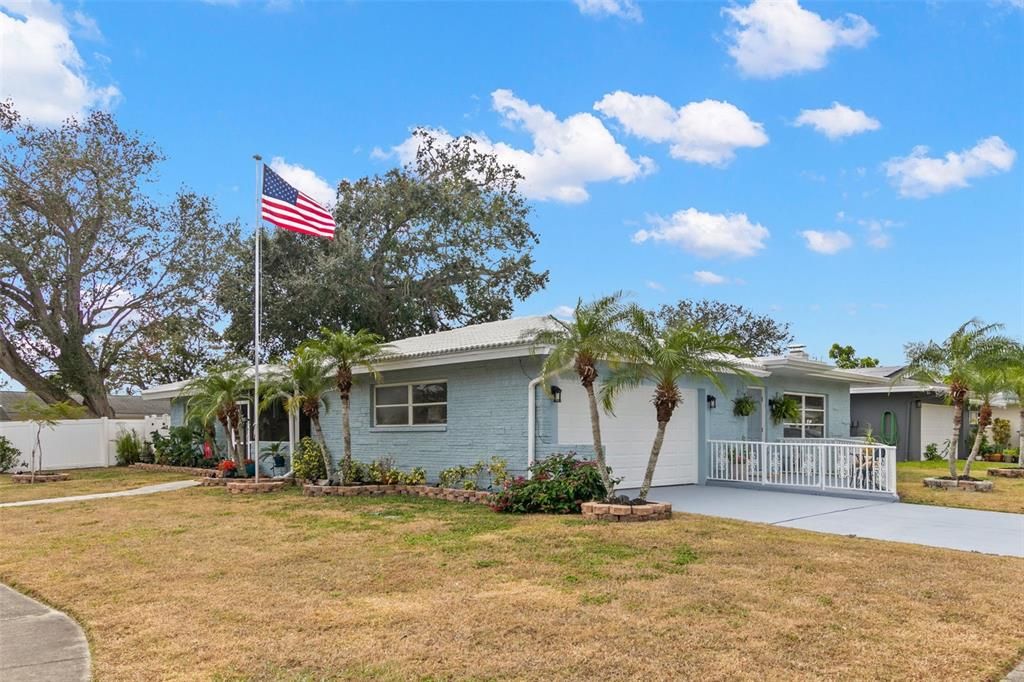 For Sale: $500,000 (3 beds, 3 baths, 1684 Square Feet)