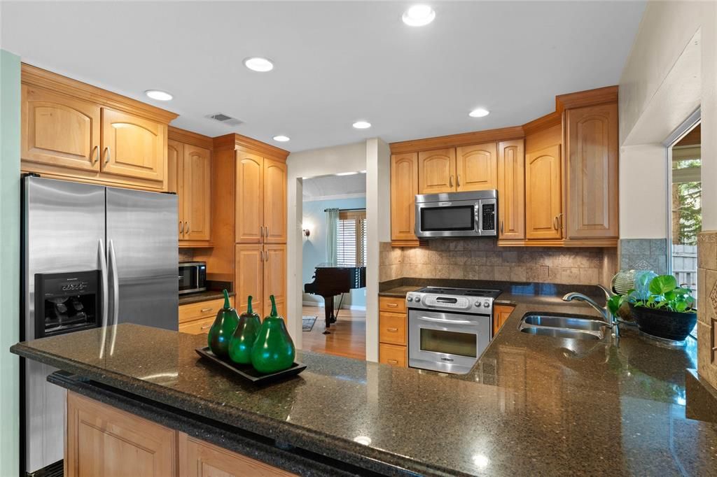 Granite counters, 42" wood cabinets with crown molding & stainless steel appliances