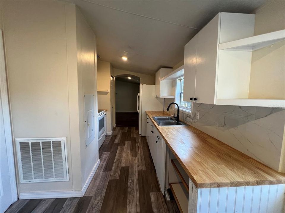 For Sale: $189,000 (3 beds, 2 baths, 1152 Square Feet)