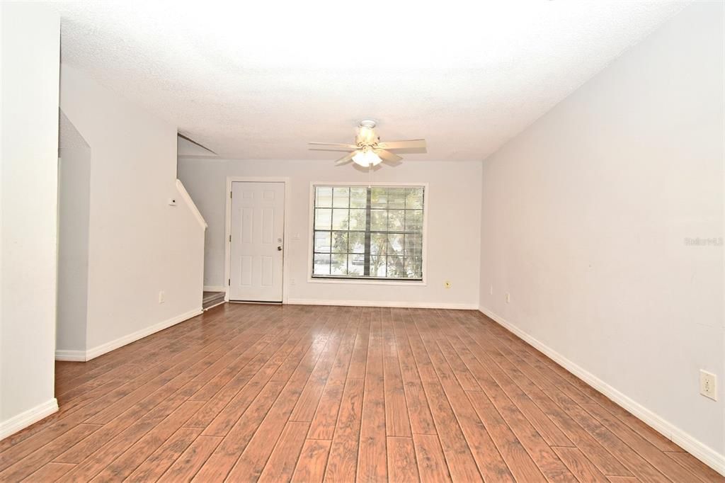 For Sale: $225,000 (2 beds, 2 baths, 1031 Square Feet)