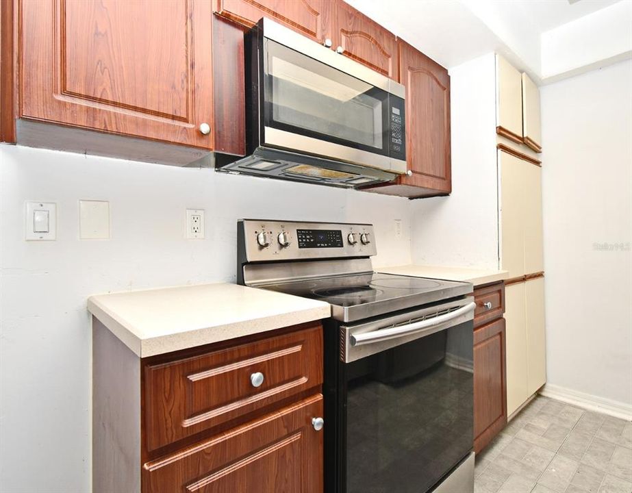 For Sale: $225,000 (2 beds, 2 baths, 1031 Square Feet)