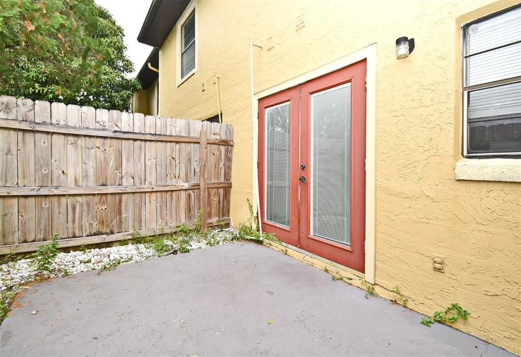 For Sale: $225,000 (2 beds, 2 baths, 1031 Square Feet)