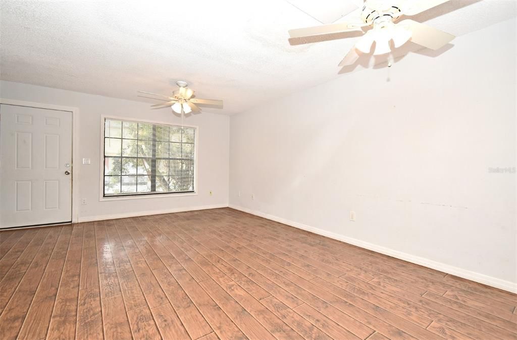 For Sale: $225,000 (2 beds, 2 baths, 1031 Square Feet)