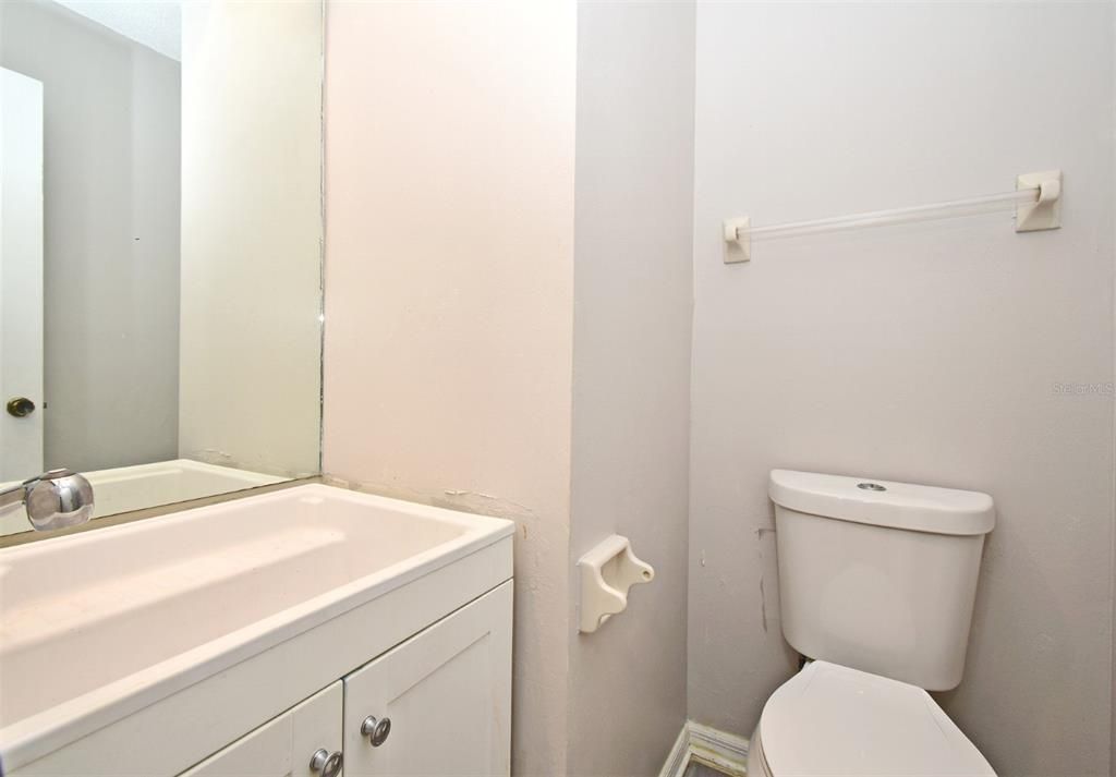 For Sale: $225,000 (2 beds, 2 baths, 1031 Square Feet)