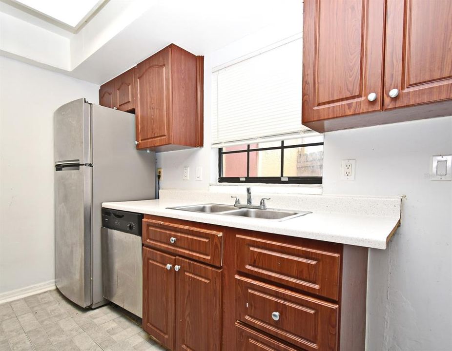 For Sale: $225,000 (2 beds, 2 baths, 1031 Square Feet)