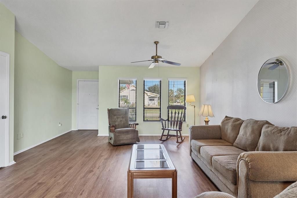 For Sale: $264,900 (2 beds, 2 baths, 1290 Square Feet)