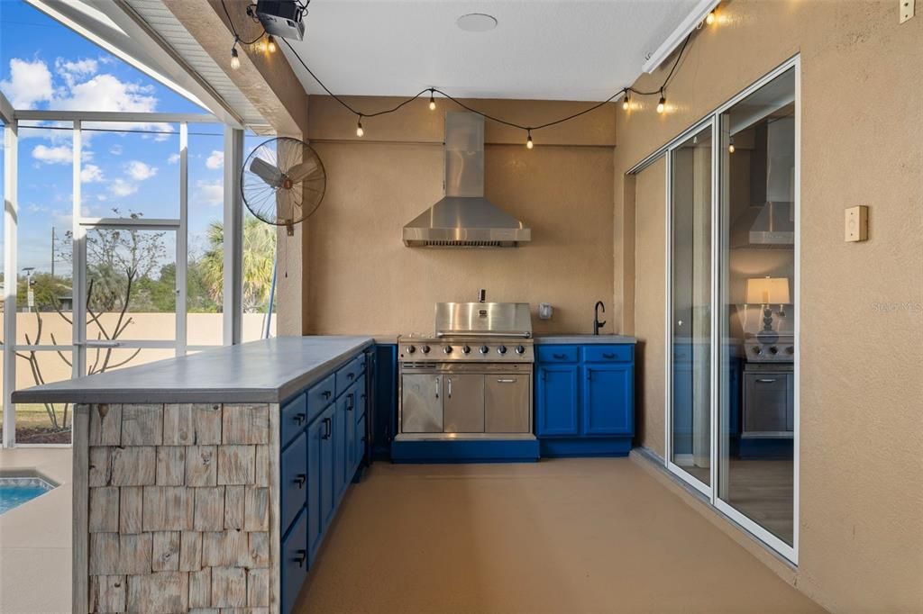 Pool/Lanai/Outdoor Kitchen