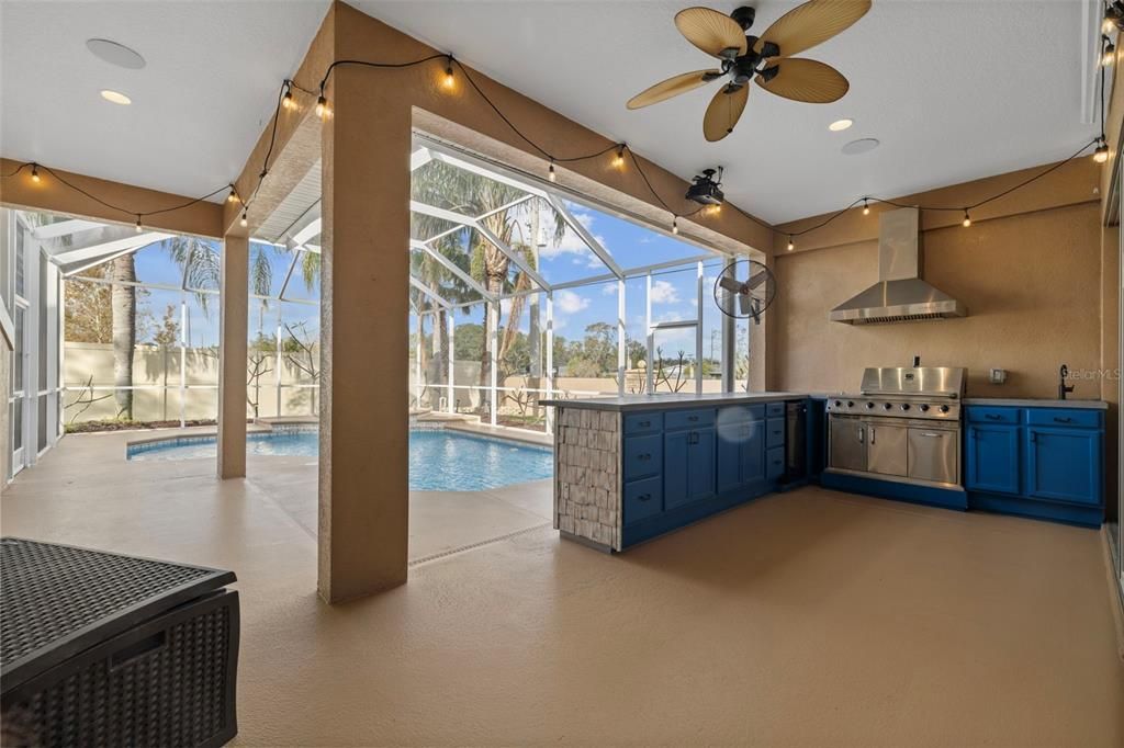 Pool/Lanai/Outdoor Kitchen