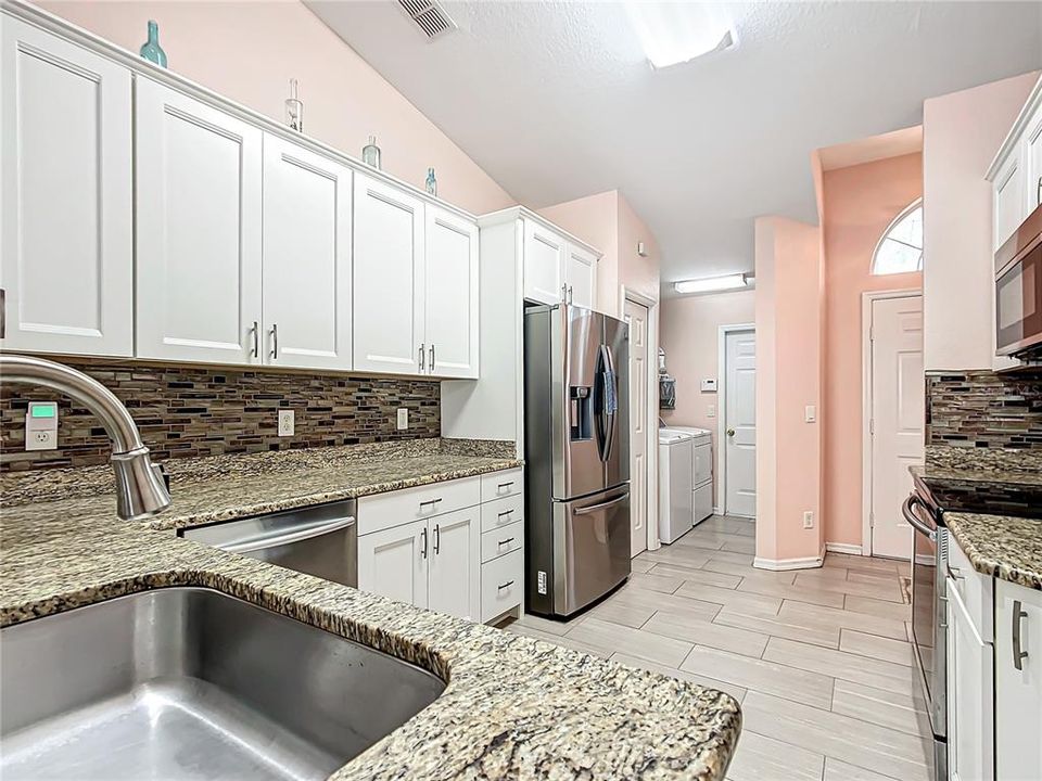 For Sale: $274,900 (2 beds, 2 baths, 1428 Square Feet)