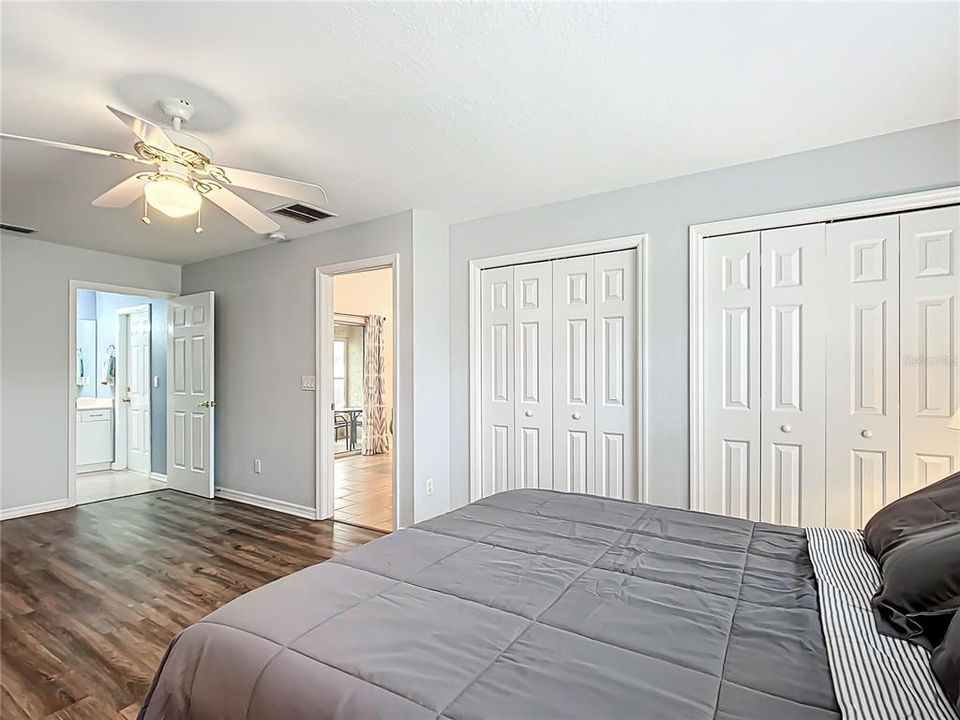 For Sale: $274,900 (2 beds, 2 baths, 1428 Square Feet)