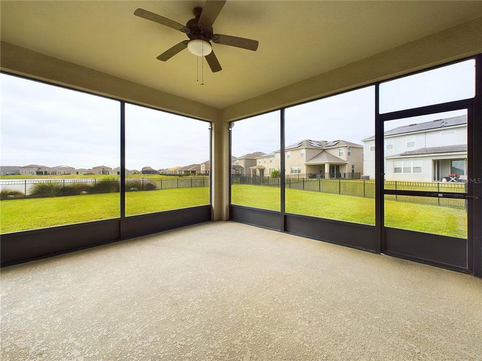 Screened in rear patio