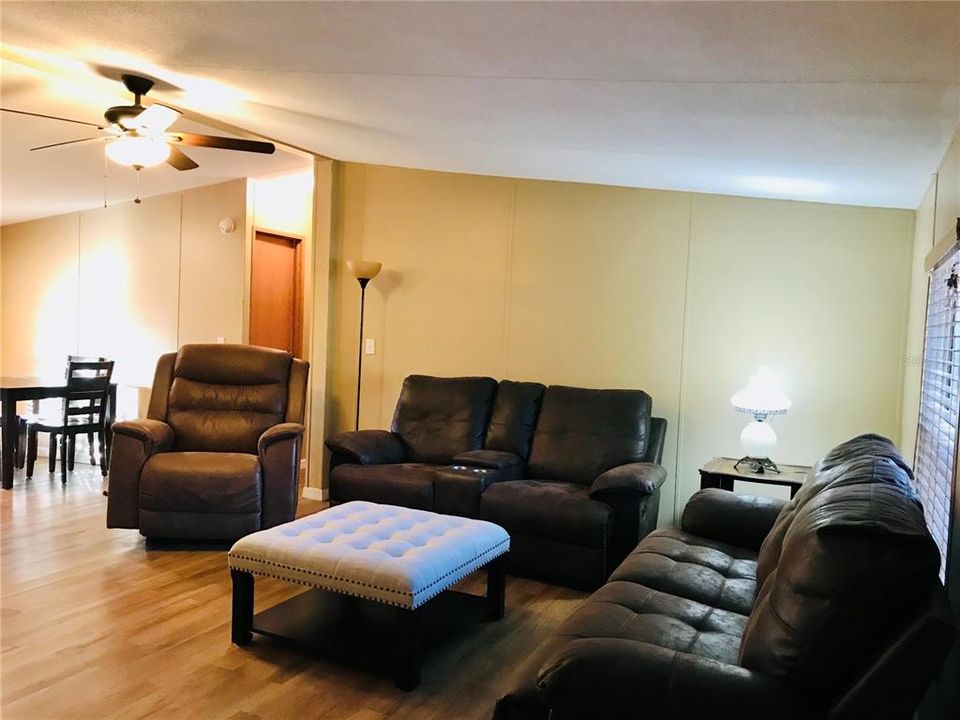 For Sale: $190,000 (3 beds, 2 baths, 1080 Square Feet)