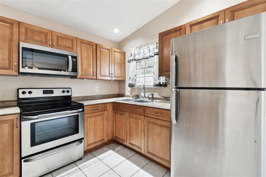 For Sale: $325,000 (3 beds, 2 baths, 1427 Square Feet)