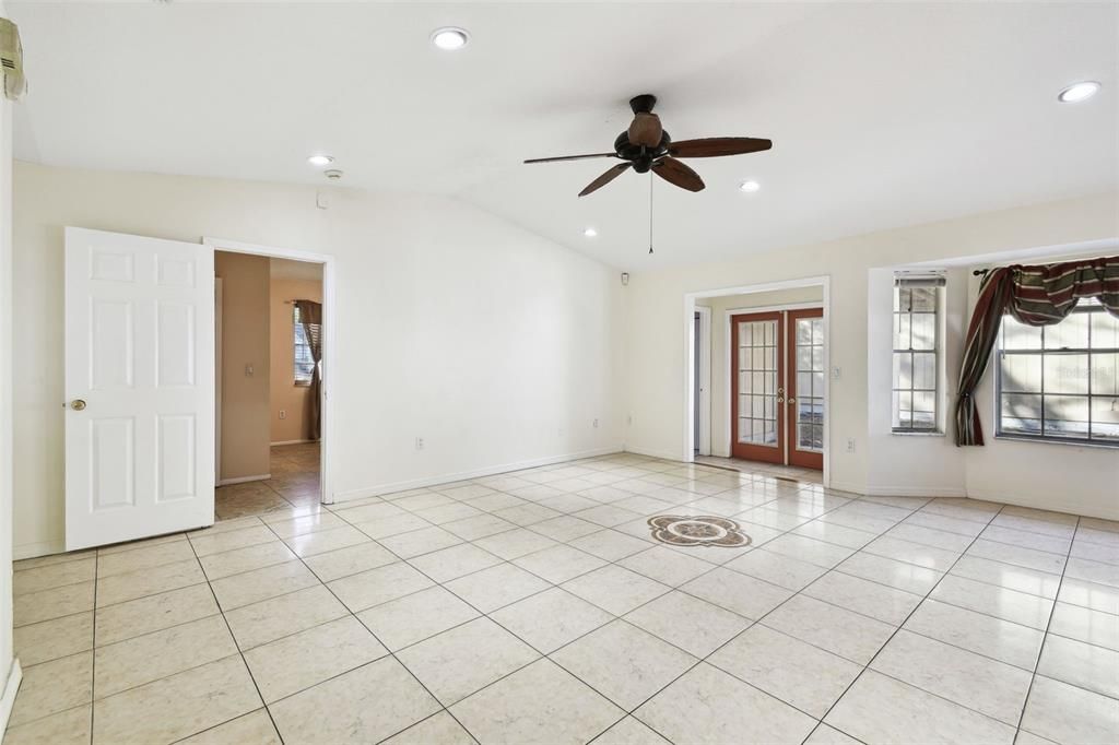 For Sale: $325,000 (3 beds, 2 baths, 1427 Square Feet)