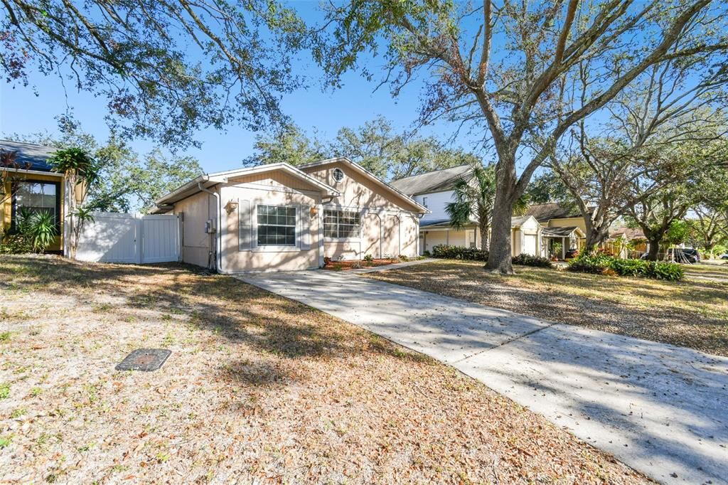 For Sale: $325,000 (3 beds, 2 baths, 1427 Square Feet)