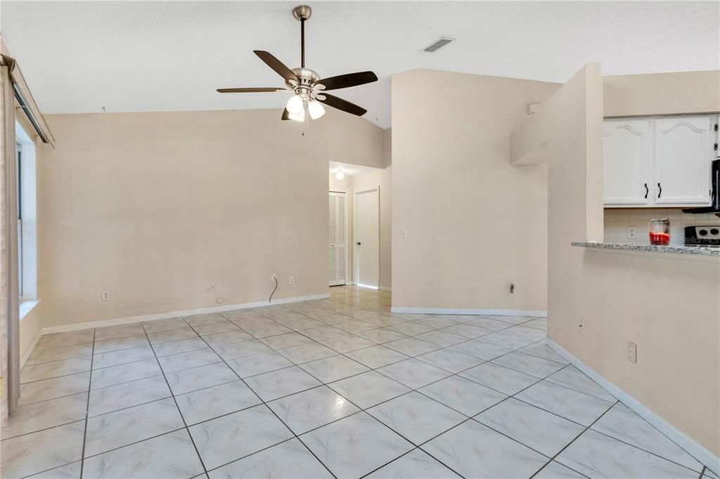 For Sale: $357,000 (3 beds, 2 baths, 1406 Square Feet)