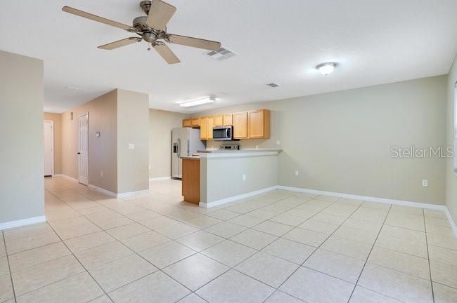 For Sale: $299,900 (2 beds, 2 baths, 1296 Square Feet)