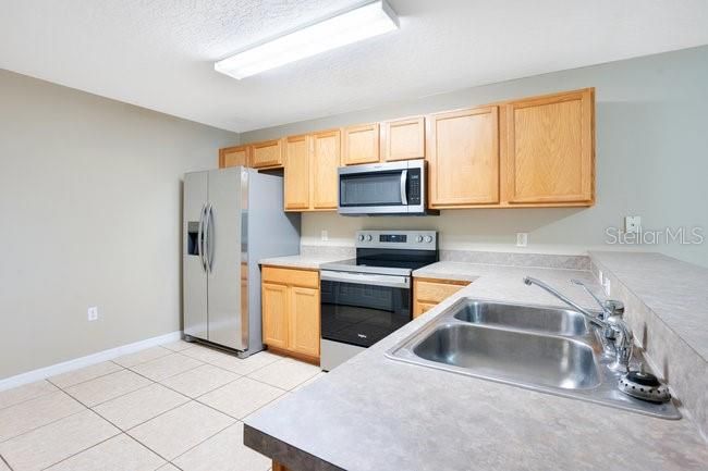 For Sale: $299,900 (2 beds, 2 baths, 1296 Square Feet)