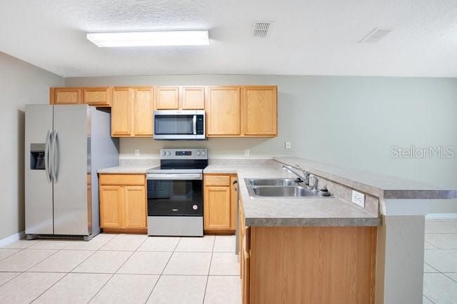 For Sale: $299,900 (2 beds, 2 baths, 1296 Square Feet)