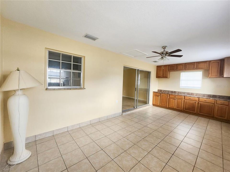 For Rent: $1,750 (3 beds, 2 baths, 1455 Square Feet)