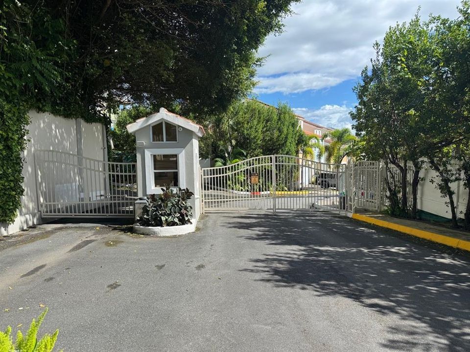 En Venta: $755,000 (4 camas, 3 baños, 3627 Pies cuadrados)