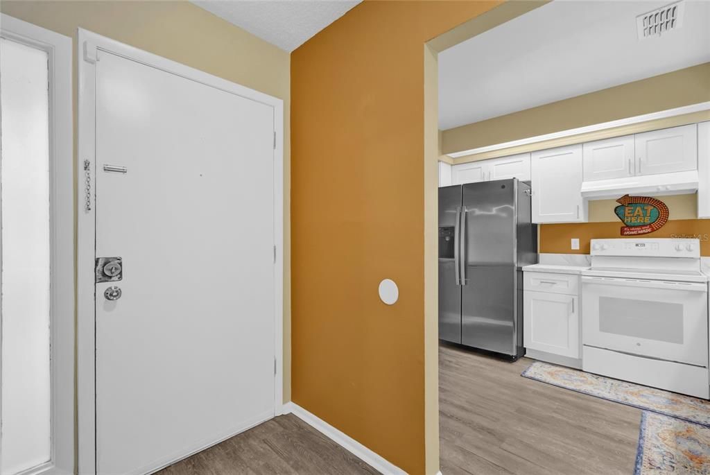 For Sale: $230,000 (2 beds, 2 baths, 1093 Square Feet)