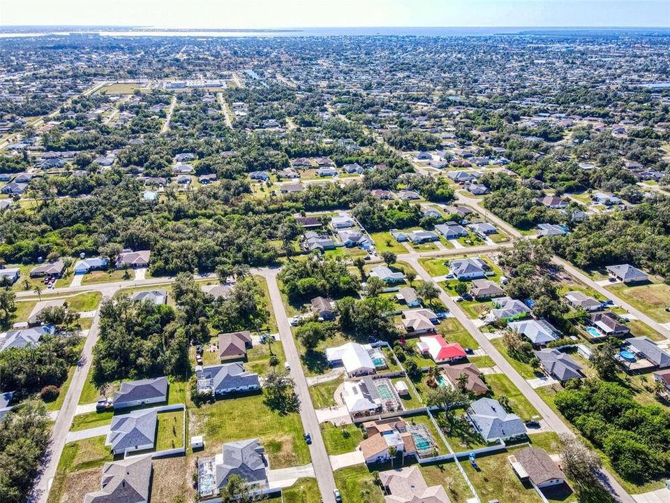 Airel view of neighboorhood