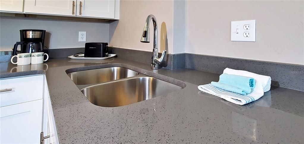 With Quartz Countertop