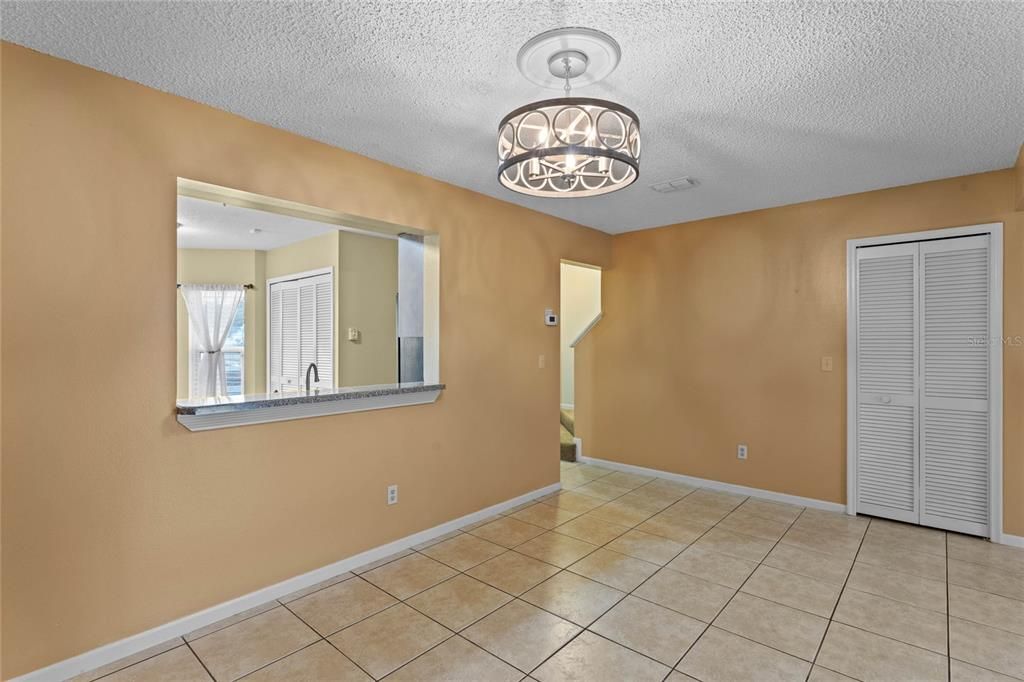 For Sale: $275,000 (2 beds, 1 baths, 1359 Square Feet)