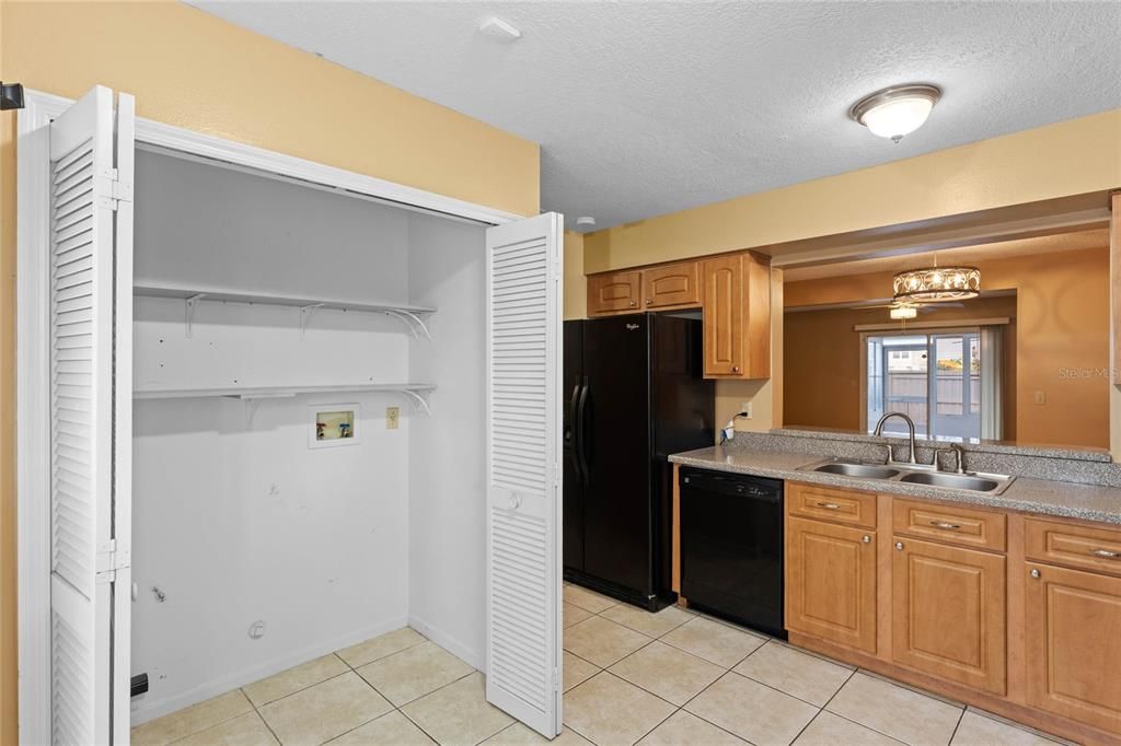 For Sale: $275,000 (2 beds, 1 baths, 1359 Square Feet)