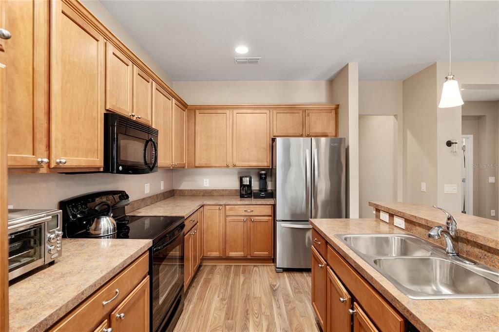 For Sale: $279,500 (2 beds, 2 baths, 1556 Square Feet)