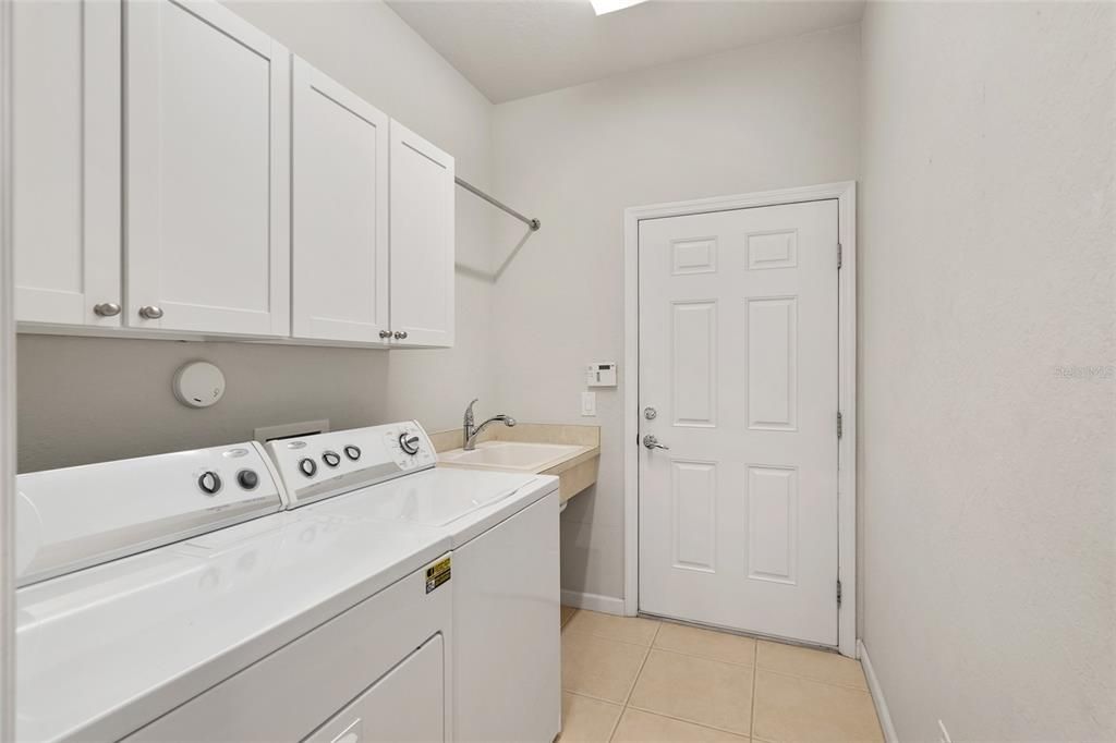 For Sale: $279,500 (2 beds, 2 baths, 1556 Square Feet)