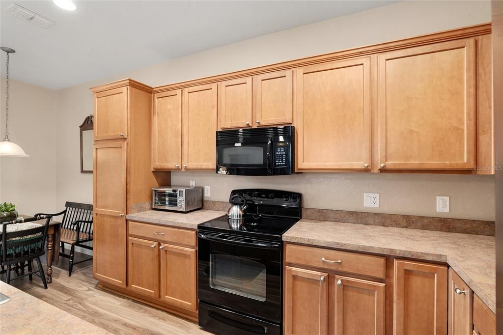 For Sale: $279,500 (2 beds, 2 baths, 1556 Square Feet)