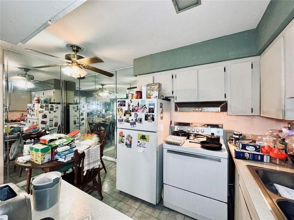 For Sale: $100,000 (1 beds, 1 baths, 570 Square Feet)