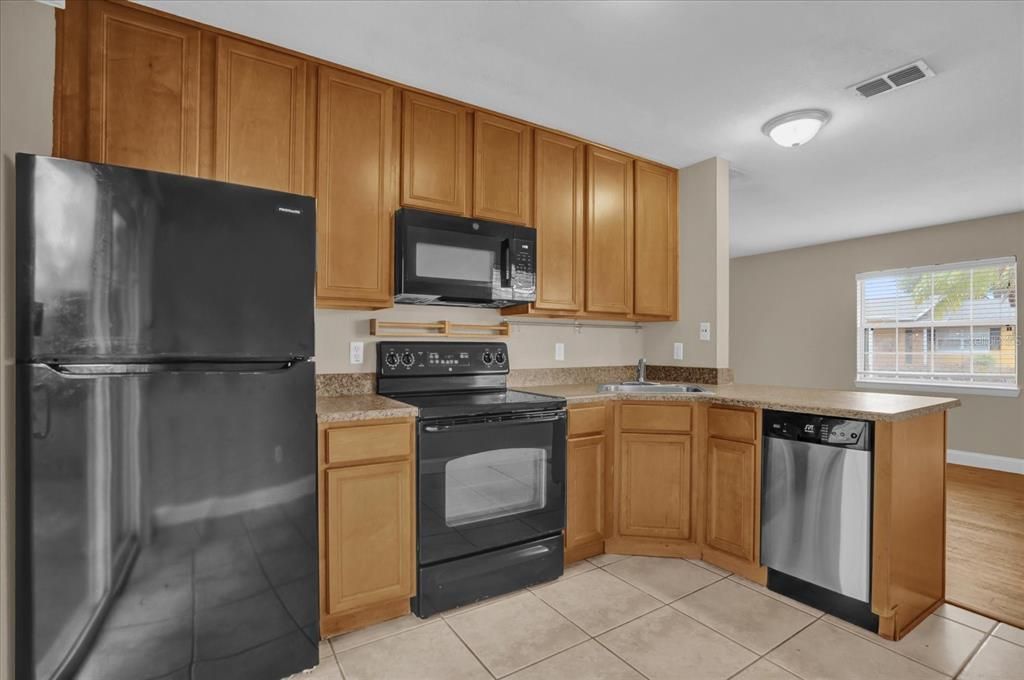 For Sale: $179,888 (2 beds, 1 baths, 677 Square Feet)