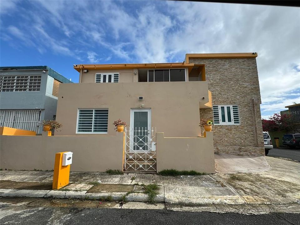 Recently Rented: $1,300 (5 beds, 2 baths, 1300 Square Feet)