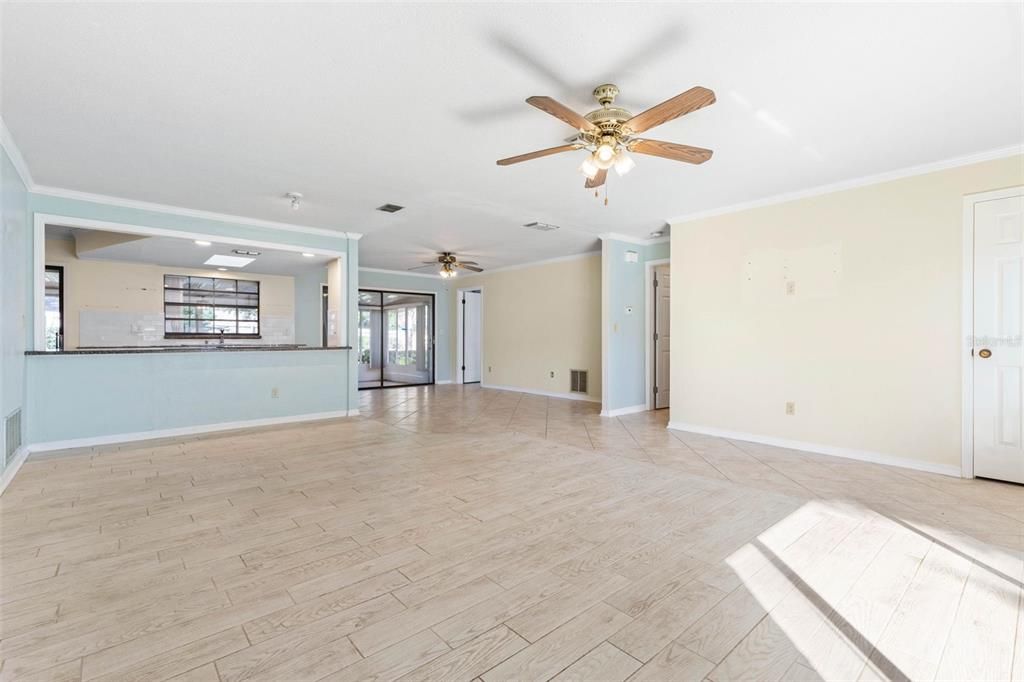 For Sale: $239,990 (2 beds, 2 baths, 1361 Square Feet)