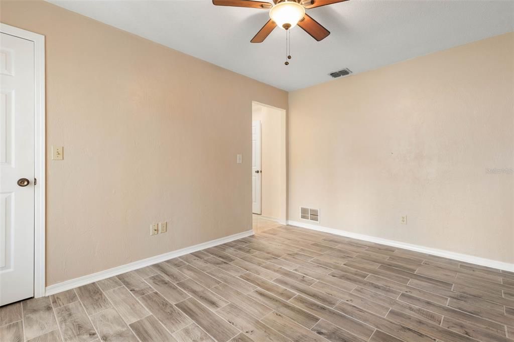 For Sale: $239,990 (2 beds, 2 baths, 1361 Square Feet)