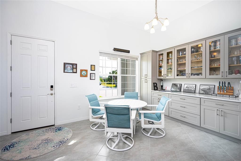 Dining Room w/built ins