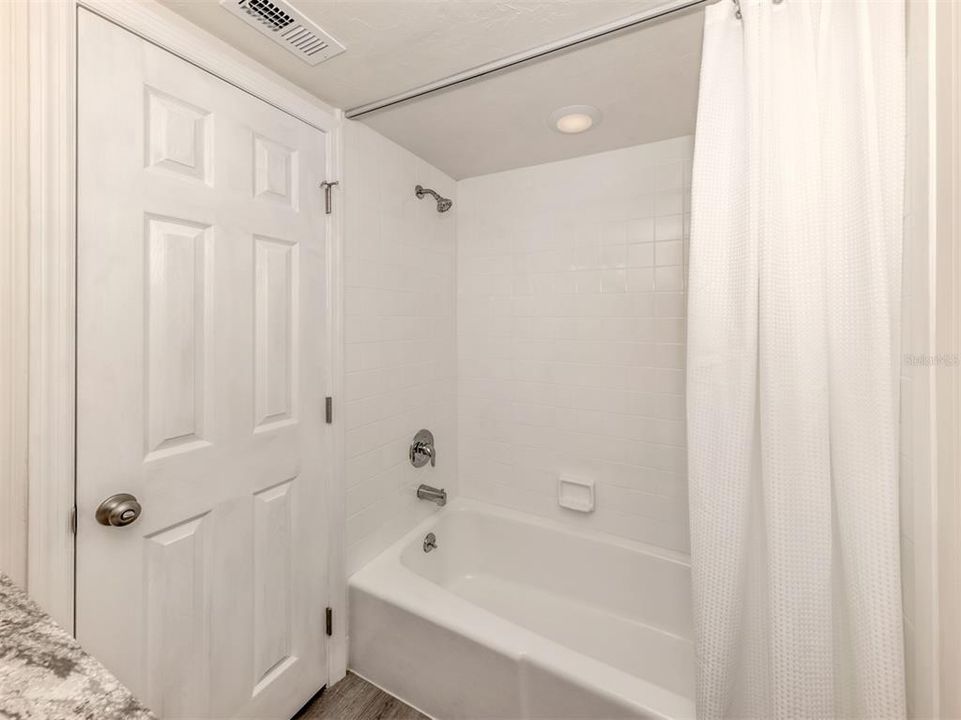 For Sale: $269,000 (2 beds, 2 baths, 1122 Square Feet)